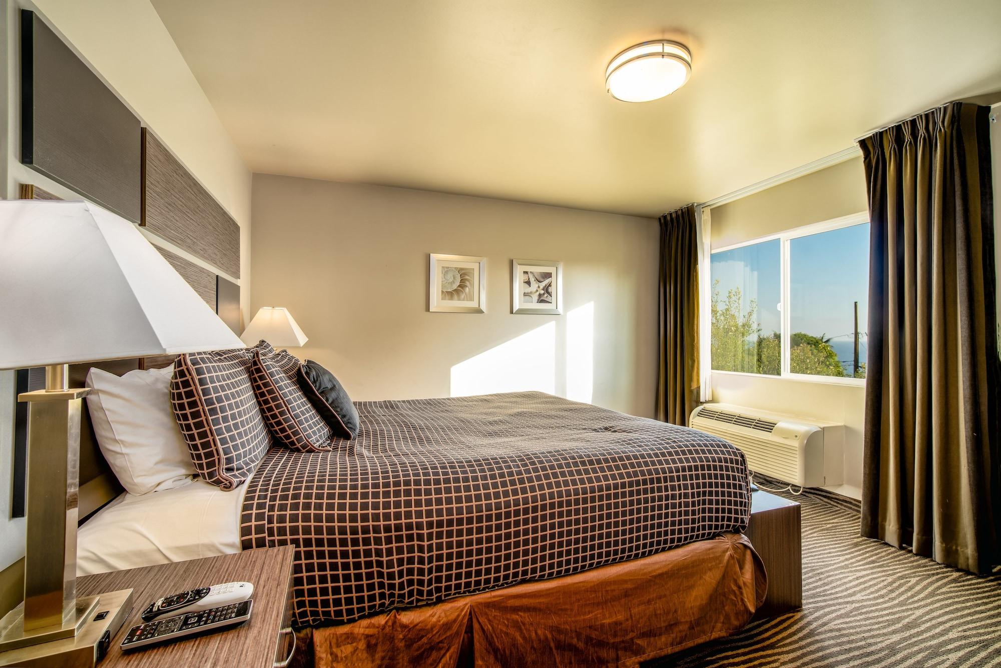 Crescent Bay Hotel 3*