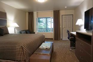 Crescent Bay Hotel 3*
