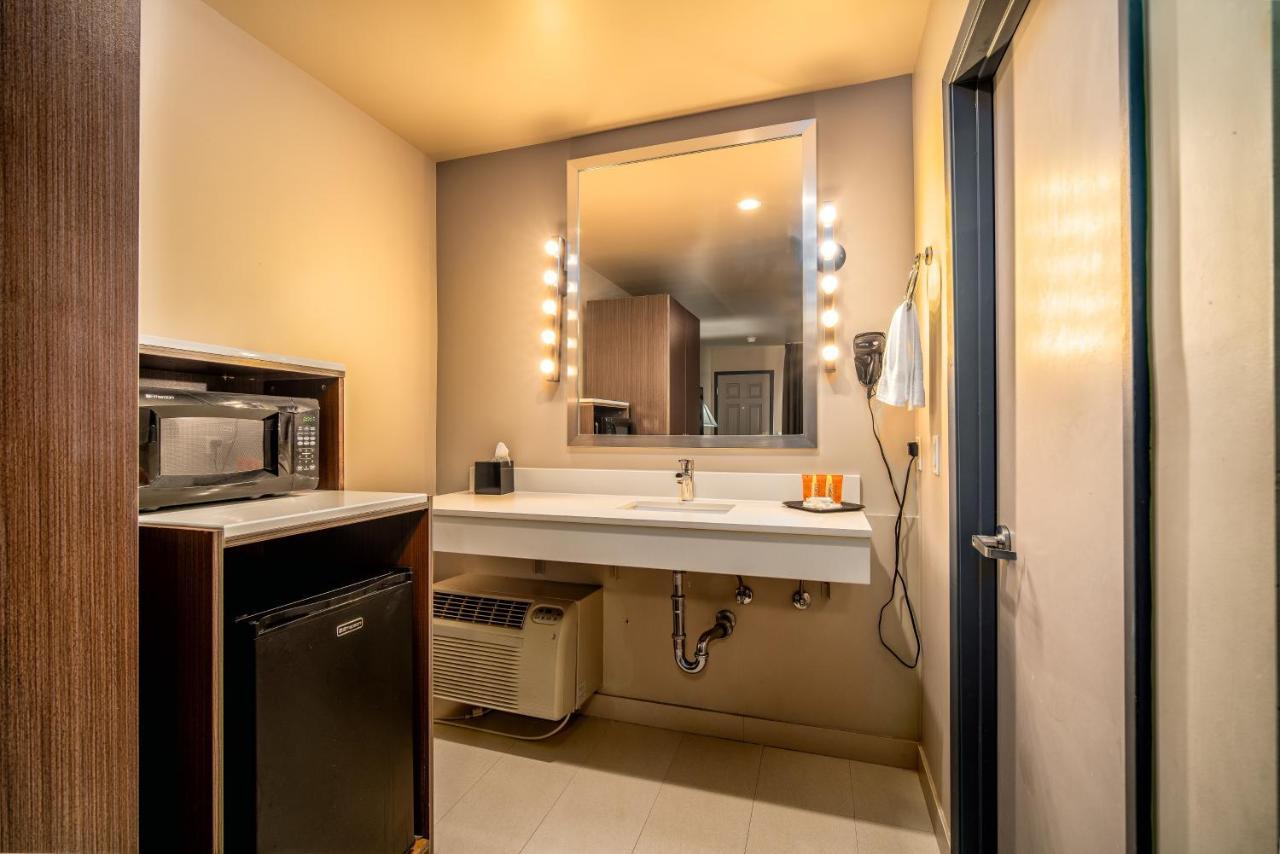 Crescent Bay Hotel 3*